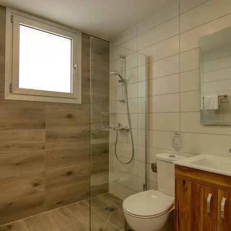 Phaedrus Living Coral Aura Апартаменти Ларнака