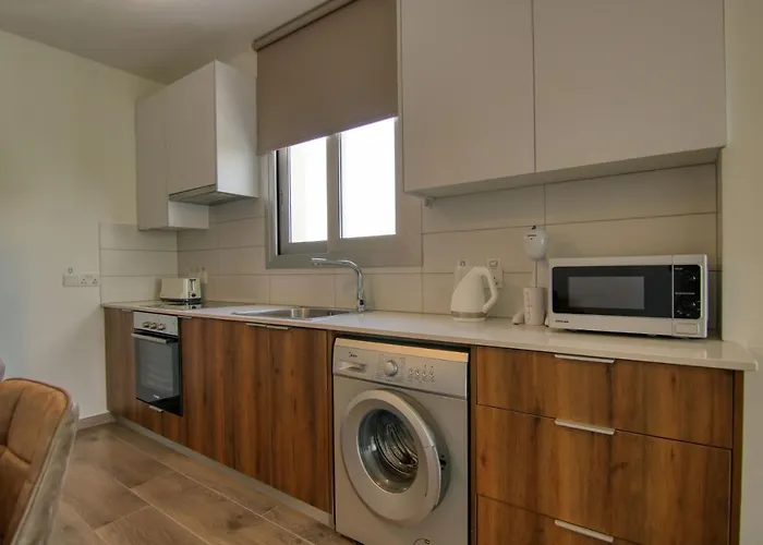 Phaedrus Living Coral Aura