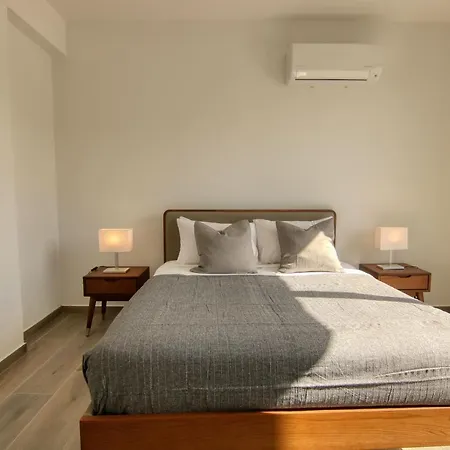 Phaedrus Living Coral Aura شقة لارنكا