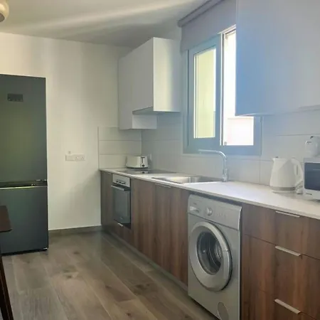 Phaedrus Living Coral Aura شقة *